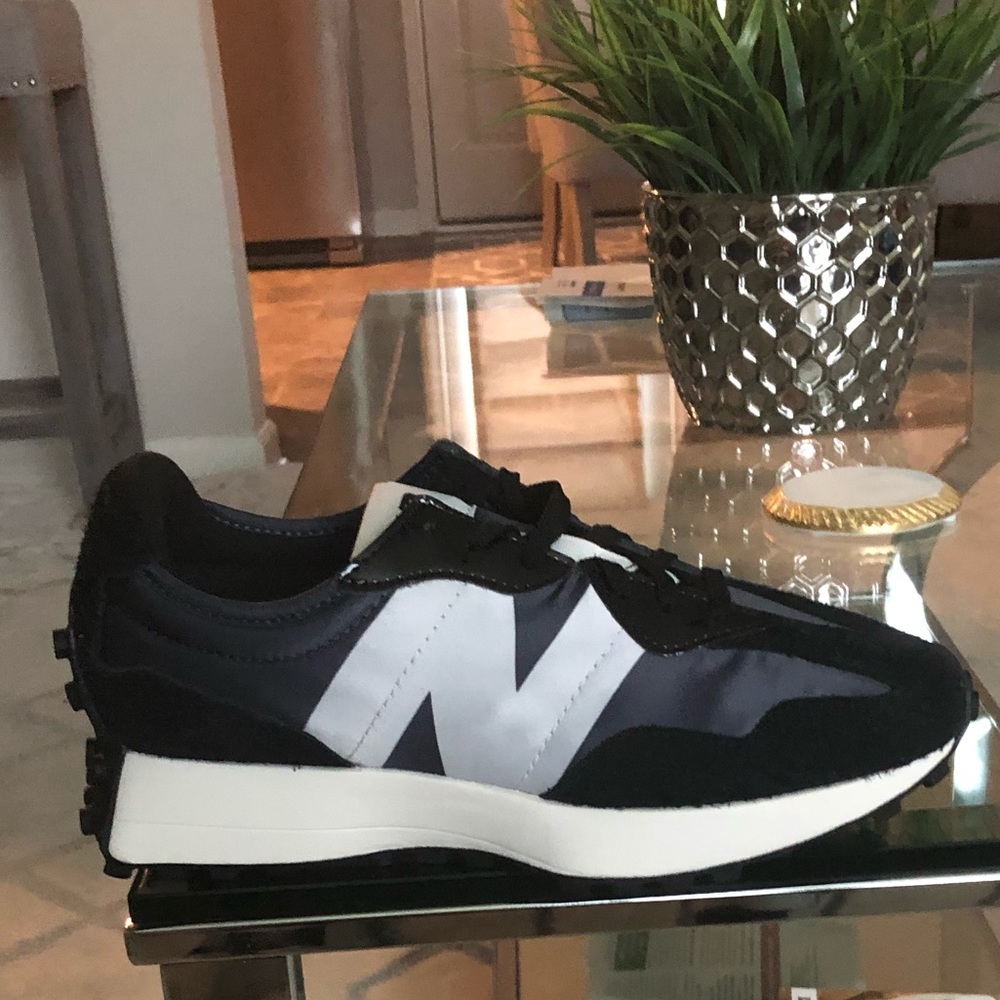 New Balance 327 size 9